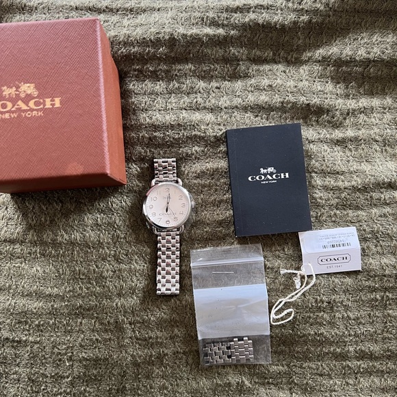 COPY - Coach watch - Picture 4 of 6